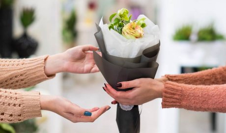 Fleuriste pour la création d'un bouquet de fleurs fraîches du moment - Saint-Denis - Les  Fleurs de Camelias